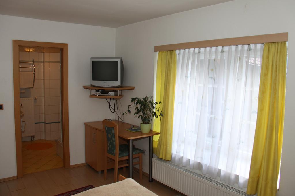 Pension Jahrbacher Leoben  Habitación foto